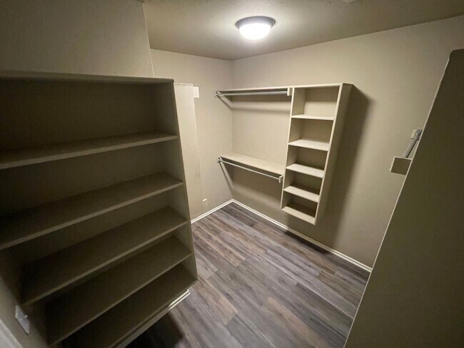 Building Photo - 3 br, 2 bath House - 400 N Willowood Drive