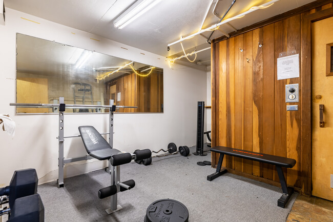 Gym and dry sauna - 4958 Woodman Ave