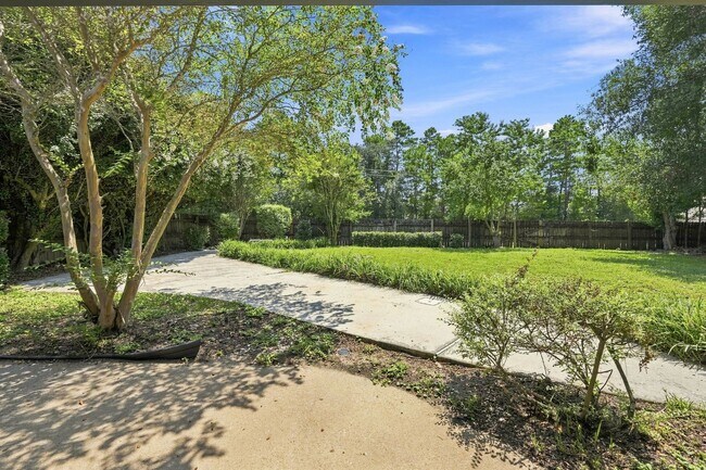 Building Photo - 1510 Royal Palm Dr