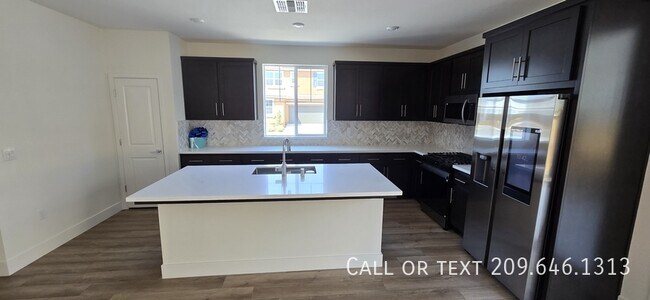 Building Photo - 1695 Placer Pl