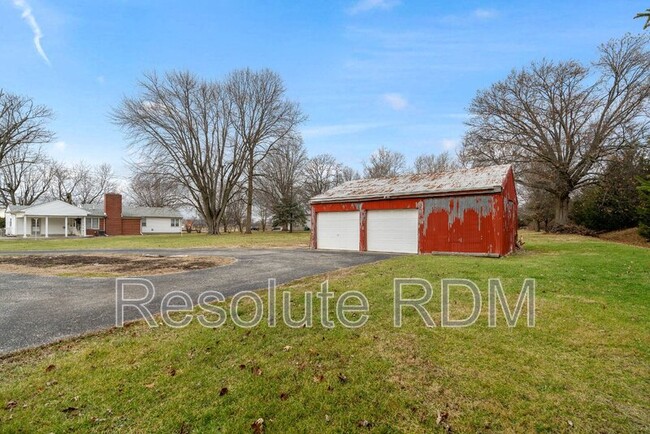 Building Photo - 125 N County Rd 900 E