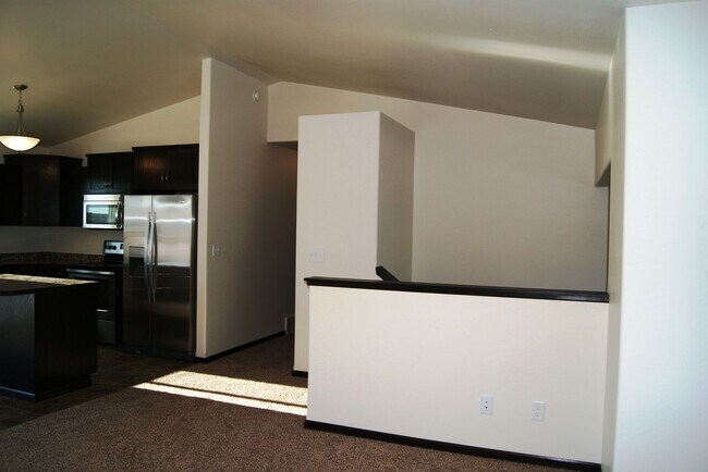 Building Photo - 4 Bed 3 Bath Single Family Home