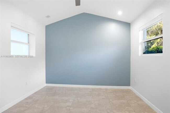 Building Photo - 1150 NE 91st St