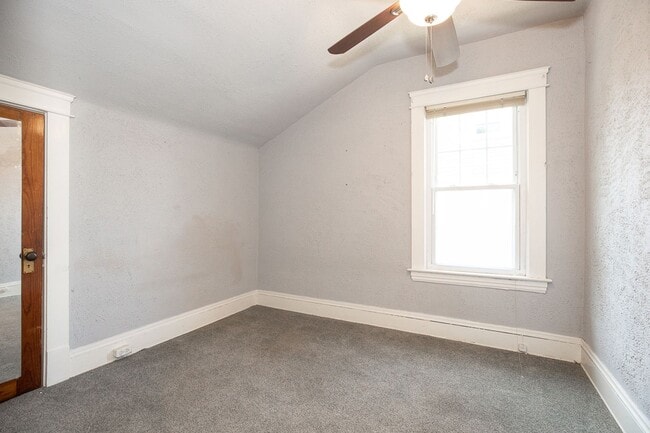 Building Photo - 3 Bedroom Lakewood Single House!
