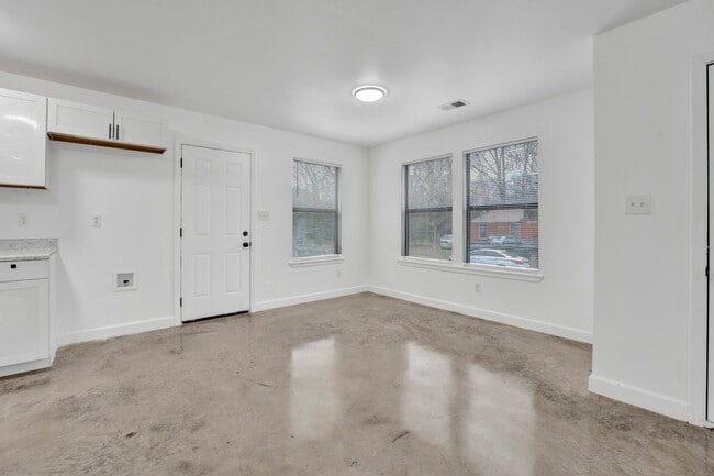 Building Photo - 927 Seattle St