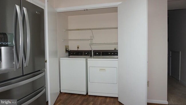 Building Photo - 841 Waterford Dr