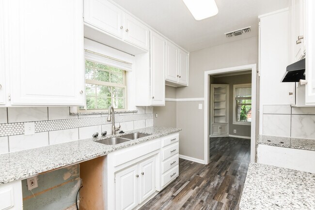 Building Photo - Spacious 3-Bedroom Home in Fort Worth, TX