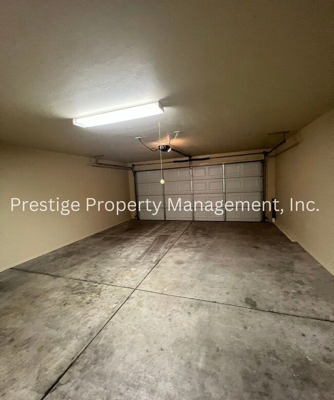 Building Photo - Don't Miss Out On This Southeast Gem!