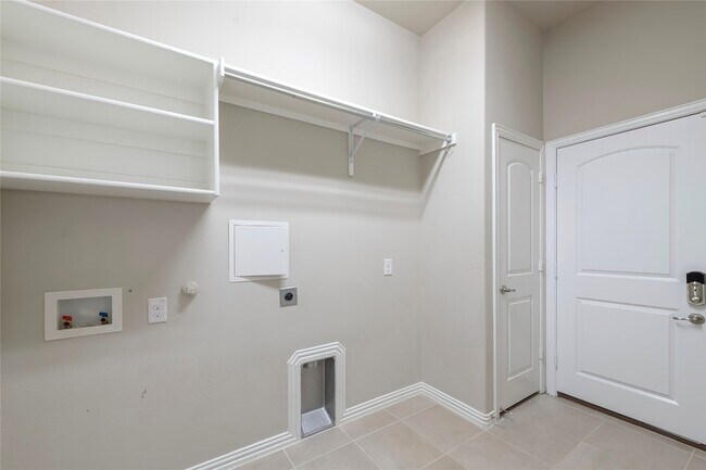 Building Photo - 6808 Badlands Dr