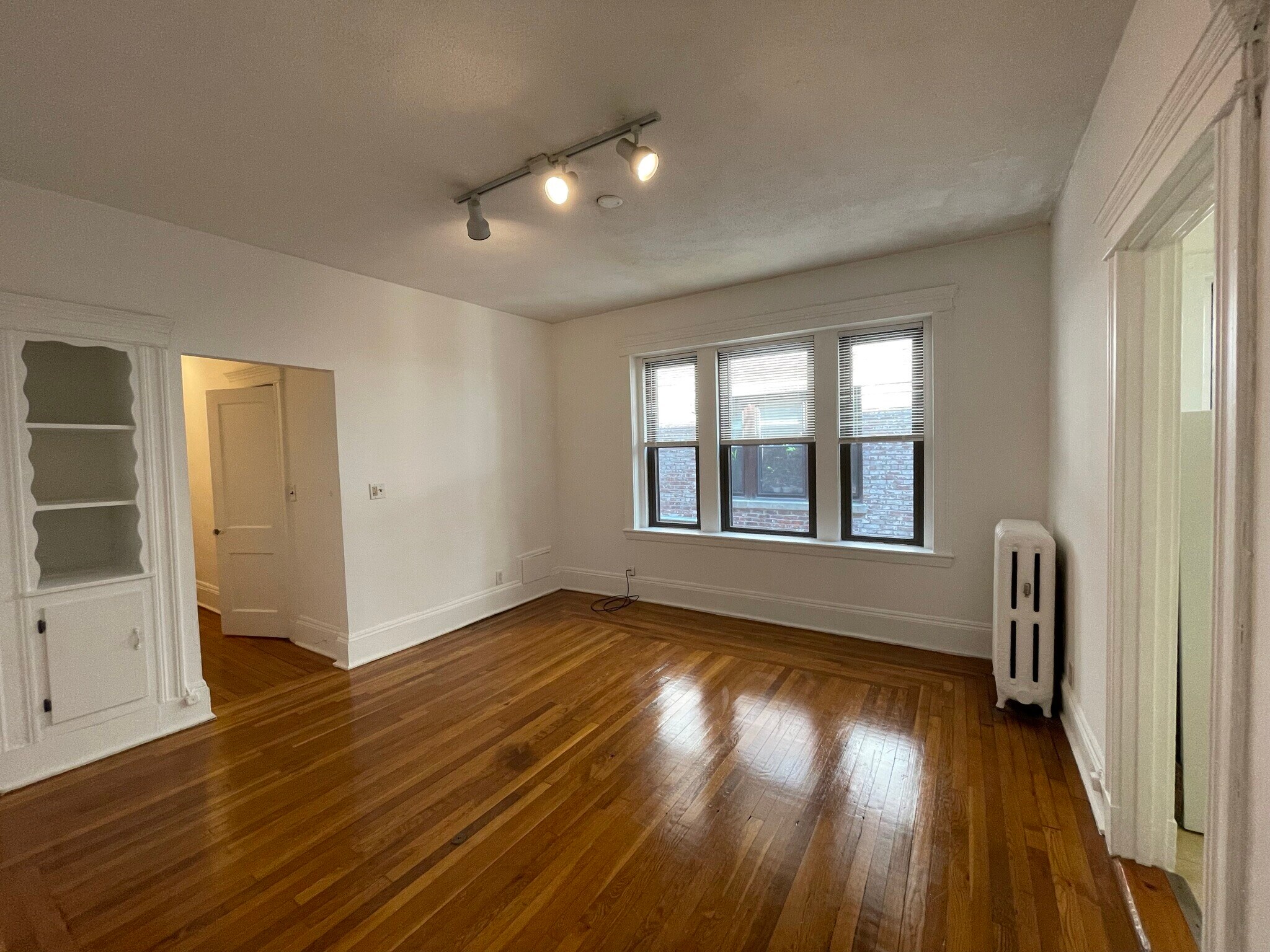 Building Photo - 1870 Commonwealth Ave