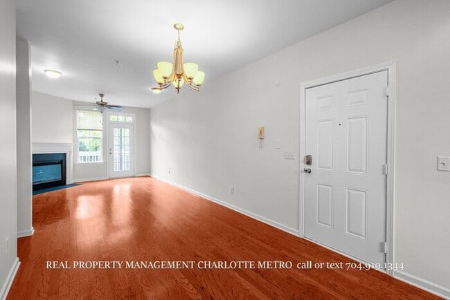 Building Photo - Charming 2 Bed, 2 Bathroom city Retreat Near Uptown Charlotte & Greenway Access