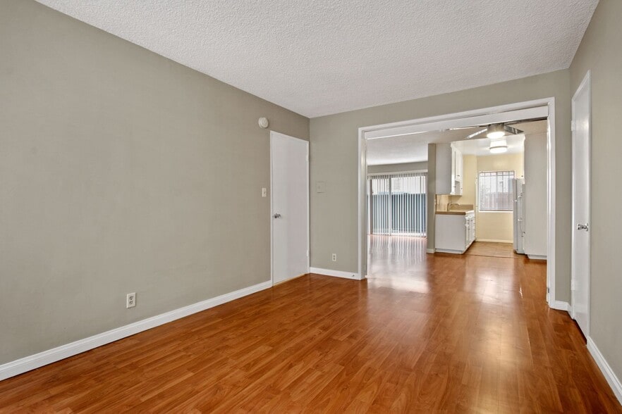 Building Photo - 3735 Mentone Ave