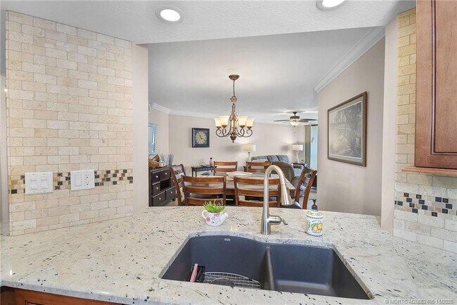 Building Photo - 9550 S Ocean Dr