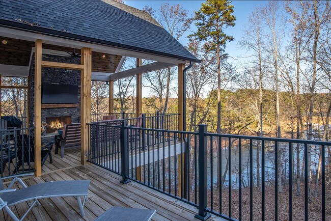 Building Photo - 533 Tom Cobb Dr