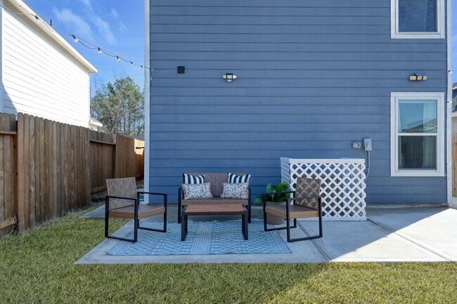 Building Photo - 16516 Jasmine Marie Pl