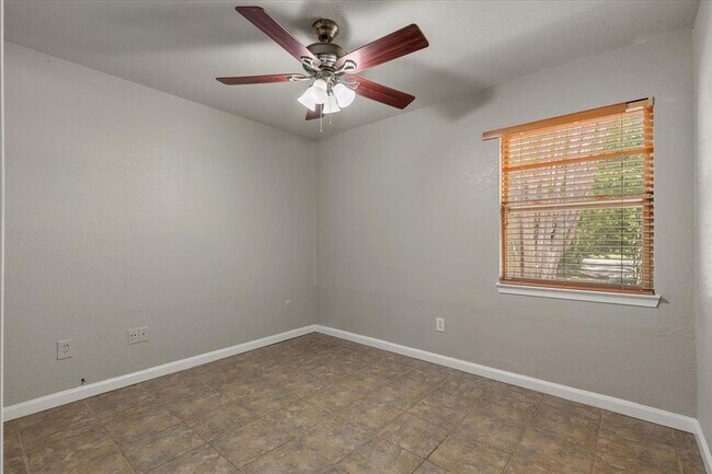 Building Photo - 7604 Robalo Rd