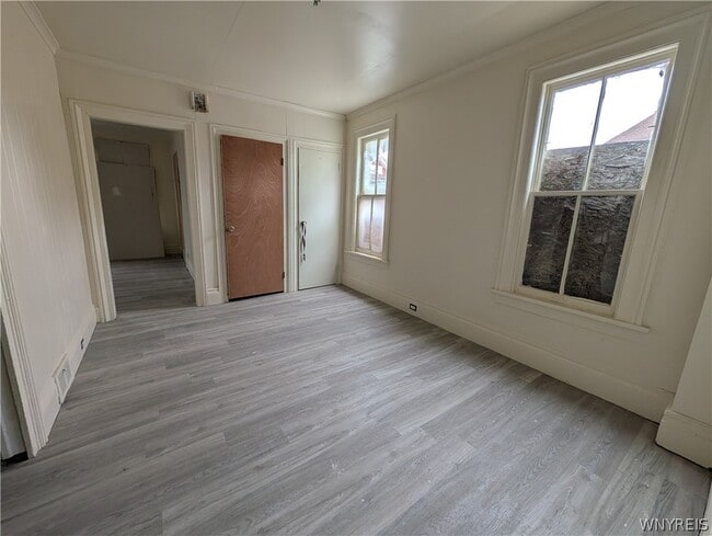 Building Photo - 616 7th St