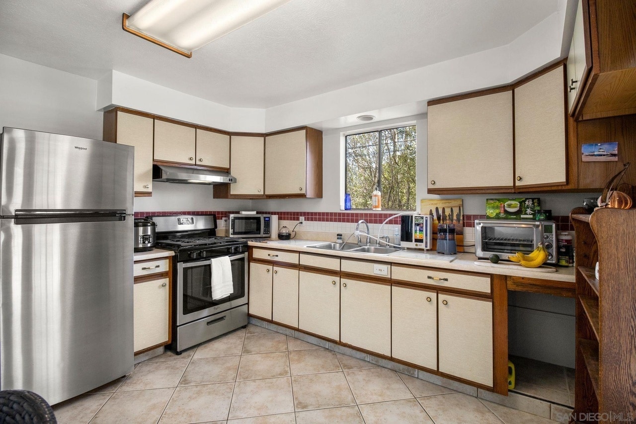 Kitchen - Old Photo - 3616 E 10th St