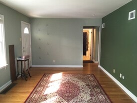 Building Photo - 916 Barton Pl