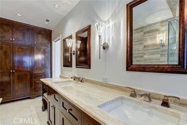 Building Photo - 2740 Hutton Dr