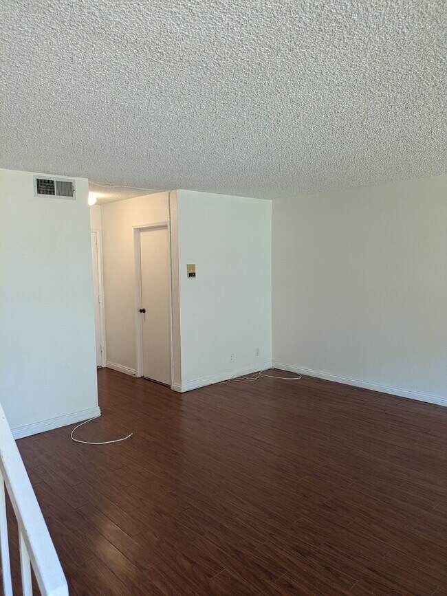 Building Photo - 2105 Mathews Ave