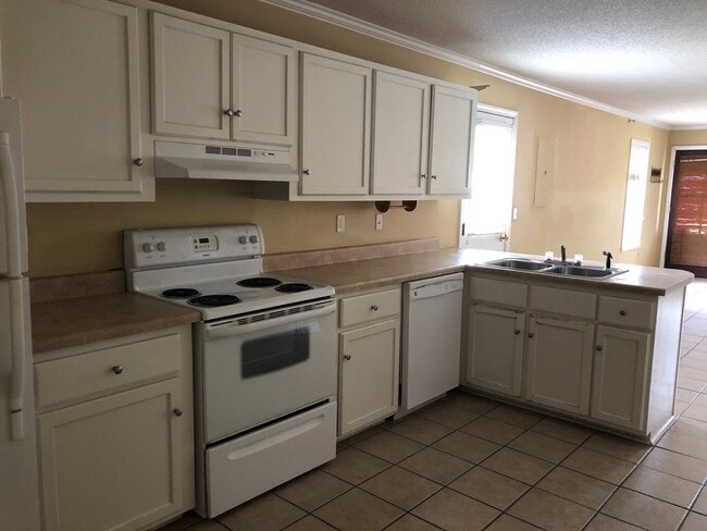 Building Photo - 101 Carrollton - available August 15, 2026