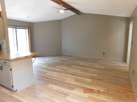 Building Photo - 8 Druid Pl