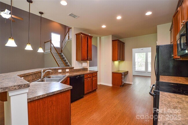 Building Photo - 1008 Millbank Dr