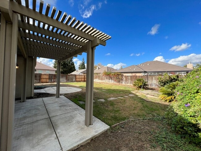 Building Photo - Well-appointed single-story home located walking distance to Manteca's Woodward Park!