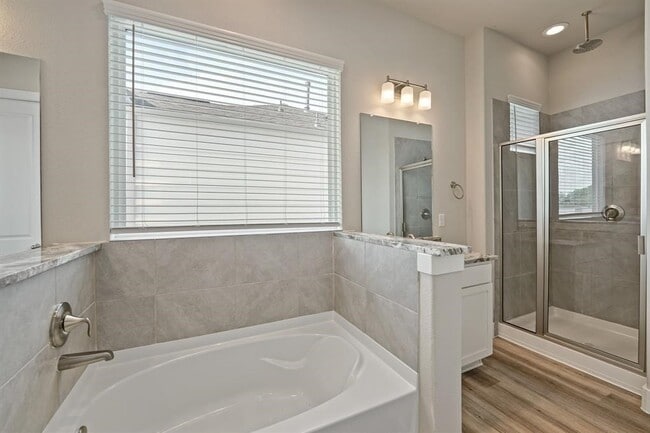 Building Photo - 9016 Lonestar Creekbend Ln