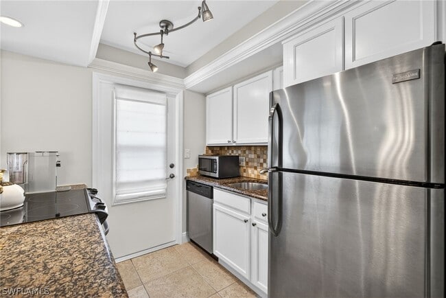 Building Photo - 1550 Gulf Shore Blvd N