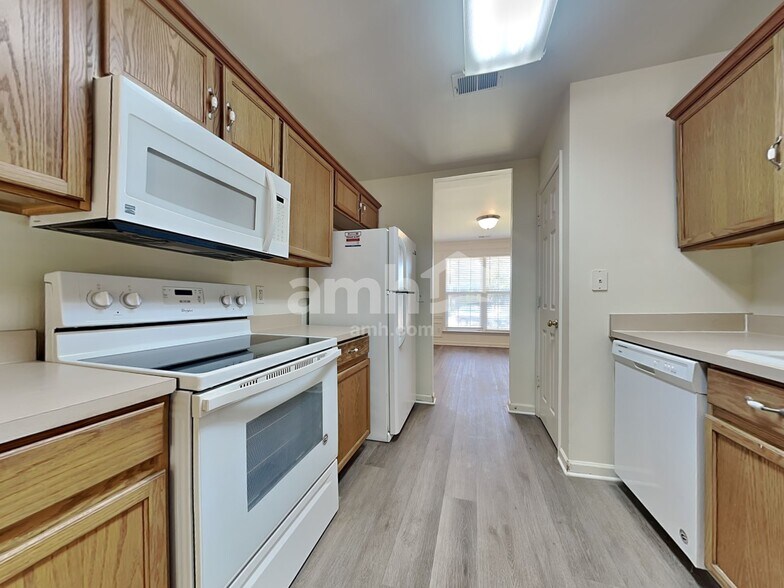 Building Photo - 710 Bob White Ct