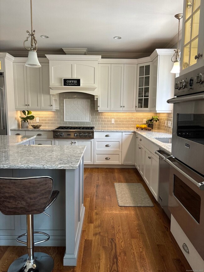 Building Photo - 7 Newcastle Pl