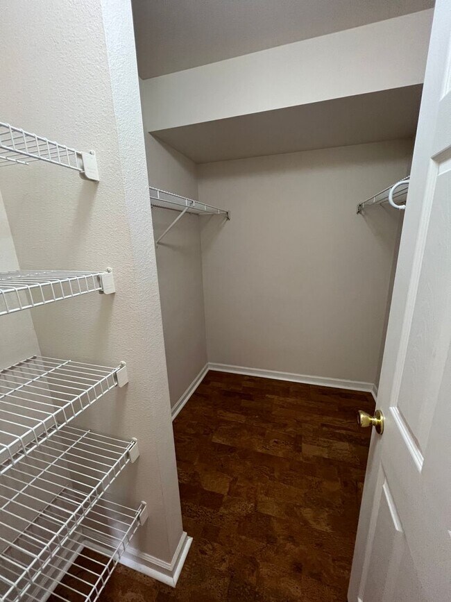 Building Photo - CHARMING 2 Bed 2 Bath Condo in Gunbarrel- ...