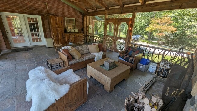 Building Photo - 2/2 Mtn Top Getaway - Huge Screened Porch w/ Stone Fireplace