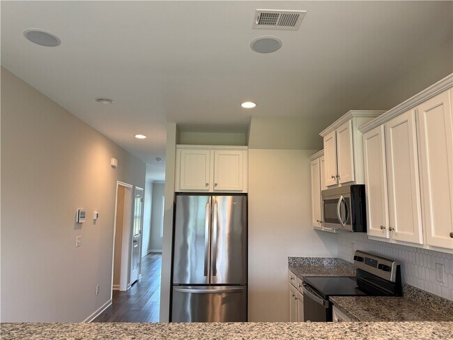Building Photo - 117 Weaver Way