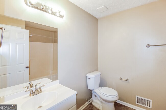 Building Photo - 3338 Mansfield Ln