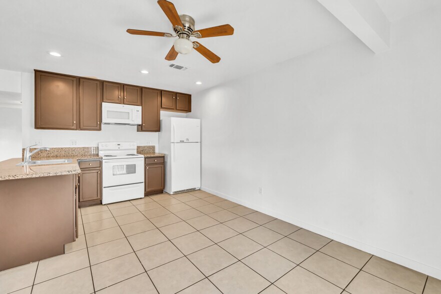 Building Photo - 812 Carro Dr