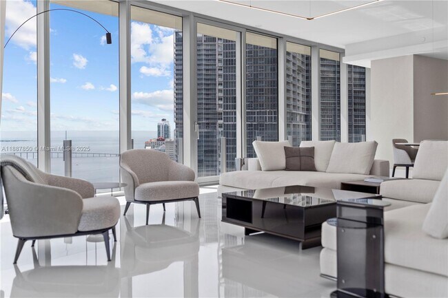 Building Photo - 300 Biscayne Blvd Way
