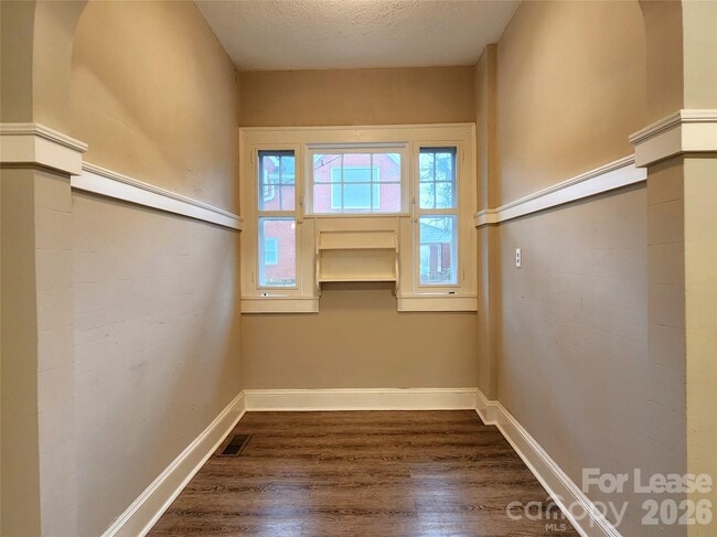 Building Photo - 337 N 9th St