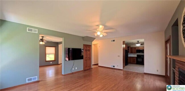 Building Photo - 5709 Fox Ln
