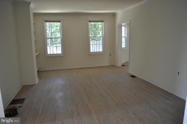 Building Photo - 4302 Locust Ln