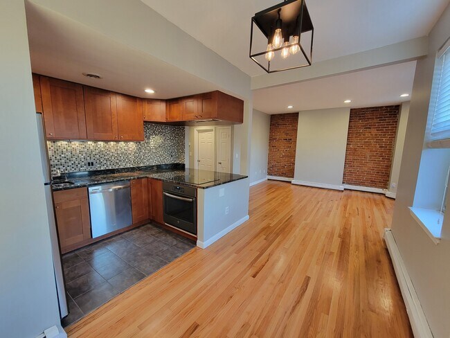 Building Photo - 390 Riverway