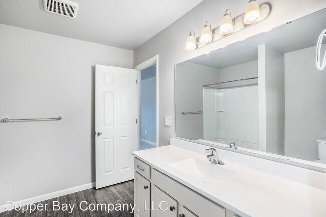 Building Photo - 4 br, 2 bath House - 5315 Eagle Glen Avenu...