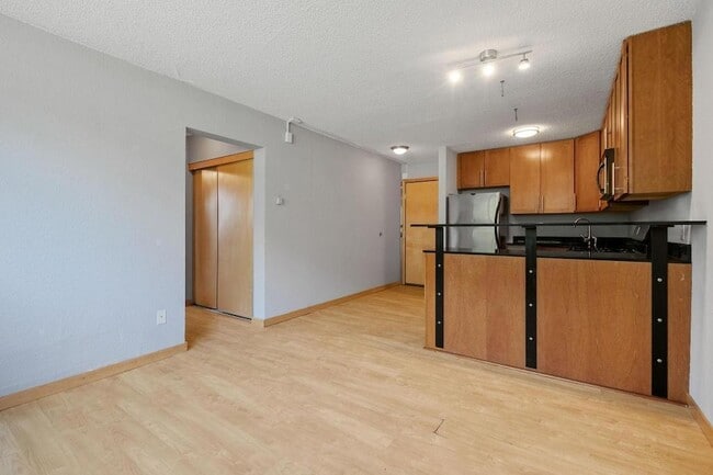 Building Photo - 2530 1st Ave S
