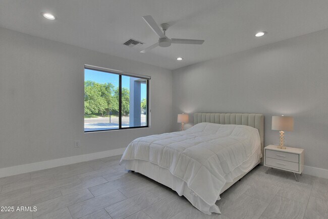 Building Photo - 4241 E Calle Tuberia