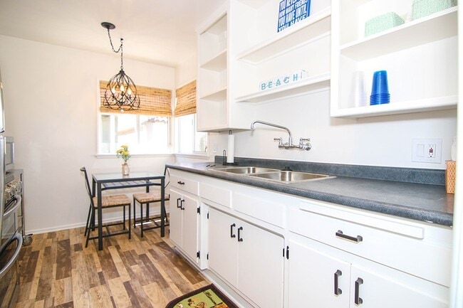 Building Photo - 116 24th St