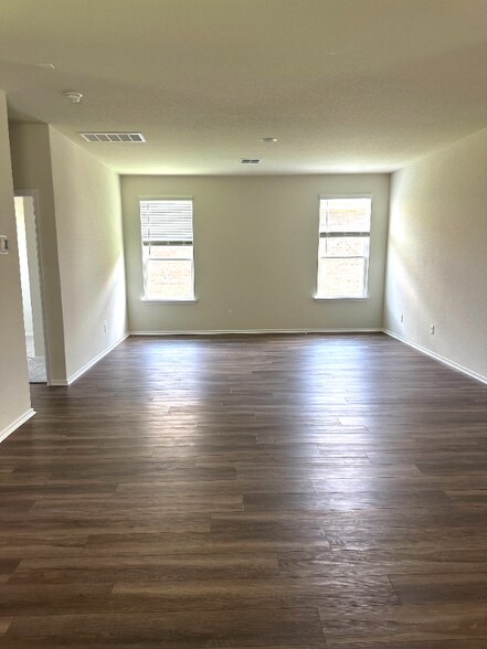 Building Photo - 401 Kapok St