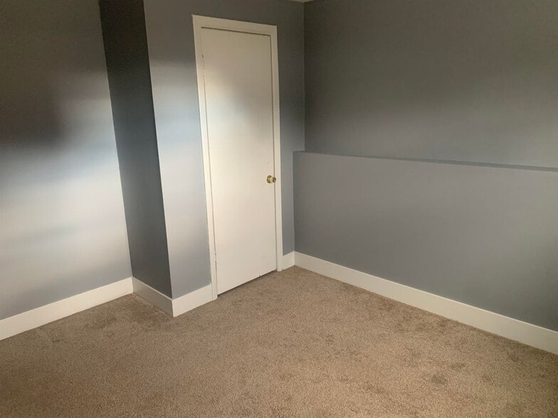 Building Photo - 354AB Main, 3