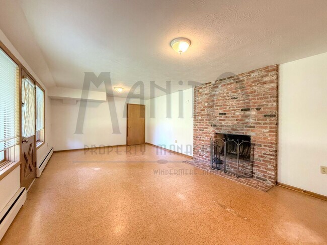 Building Photo - South Hill Red Brick Rancher